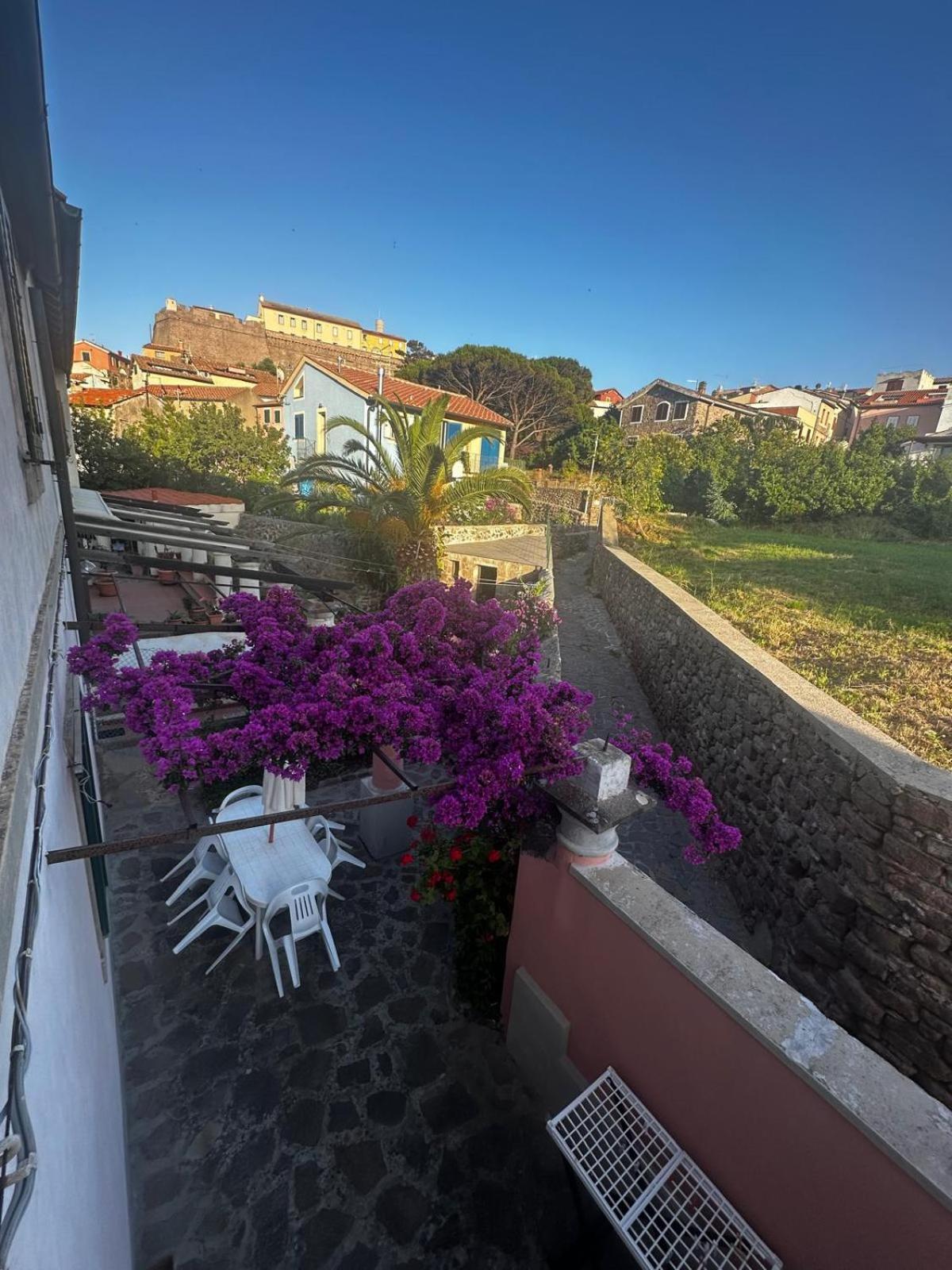 Maison Des Amis Villa Capraia Esterno foto